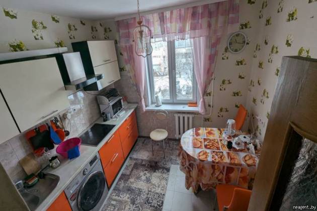 3-комнатная квартира, Корженевского ул., за 1200 р.