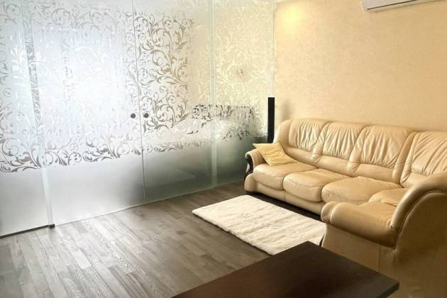 2-комнатная квартира, ул. Колесникова, за 1450 р.