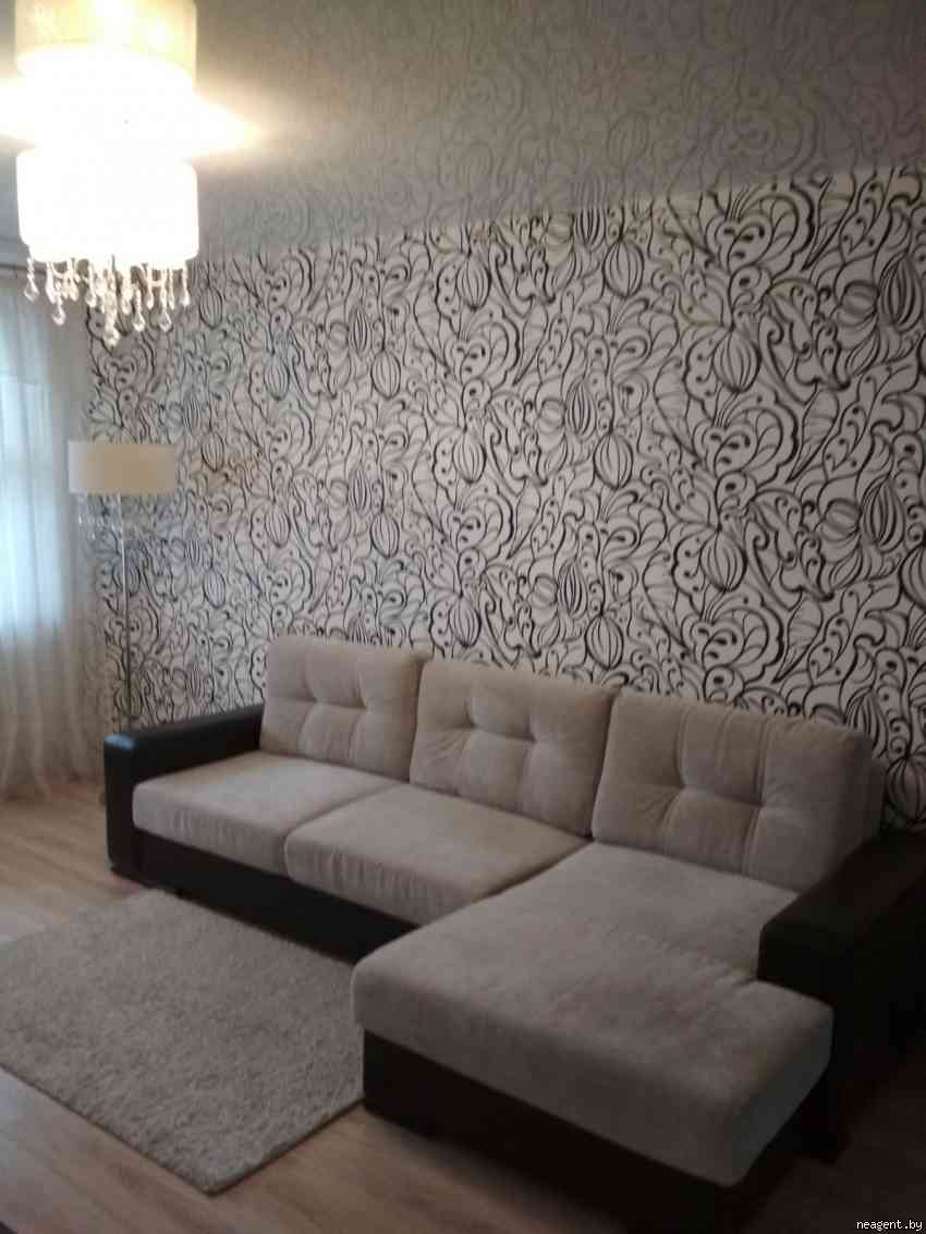 1-комнатная квартира, ул. Алеся Гаруна, 12, 1011 рублей: фото 1