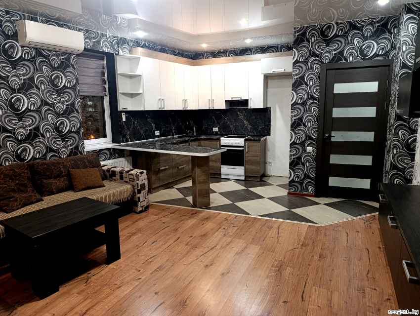 3-комнатная квартира, ул. Аэродромная, 32, 670 рублей: фото 1