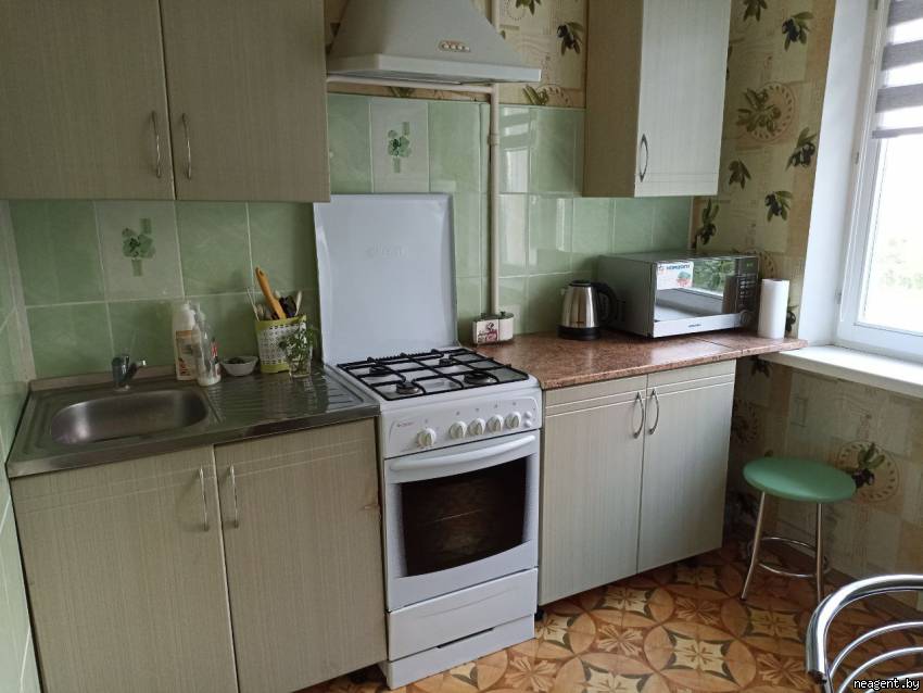 2-комнатная квартира, ул. Бирюзова, 23, 1300 рублей: фото 2