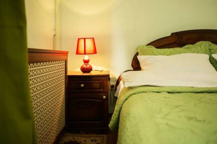 2-комнатная квартира, ул. Кирова, 33, 1700 рублей: фото 1