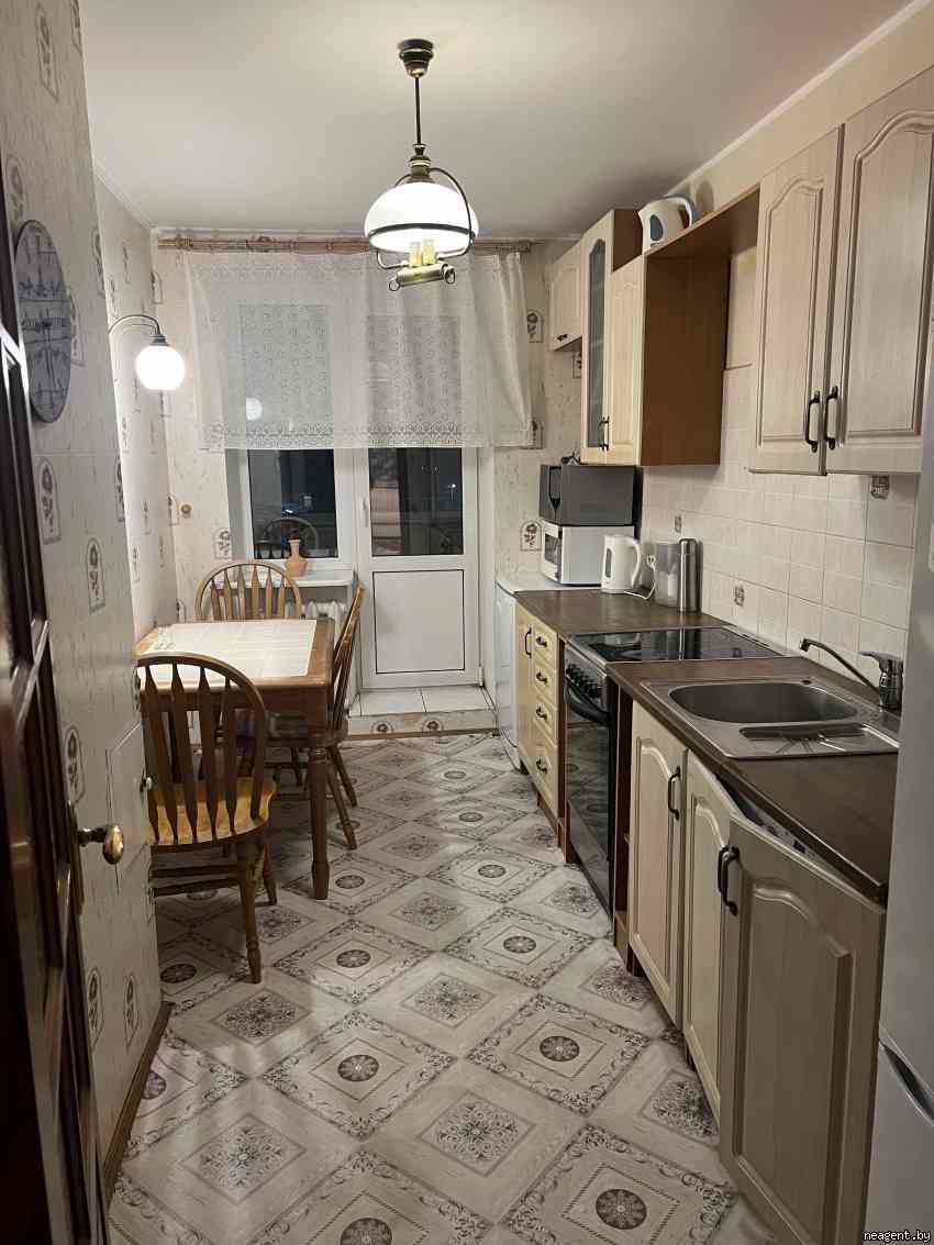 3-комнатная квартира, ул. Обойная, 4/1, 720 рублей: фото 1