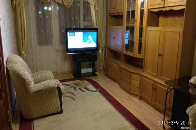 1-комнатная квартира, Тикоцкого, за 300 р.