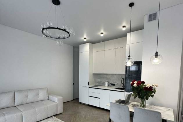 3-комнатная квартира, Игоря Лученка ул., за 2430 р.