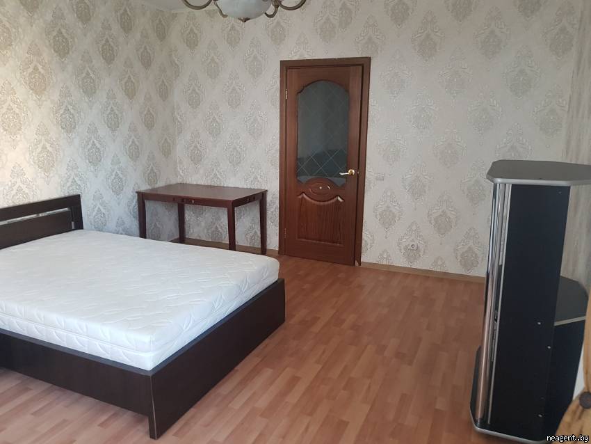 1-комнатная квартира, ул. Есенина, 42, 1200 рублей: фото 1