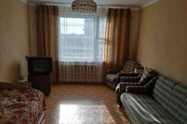 1-комнатная квартира, Космонавтов, за 300 р.