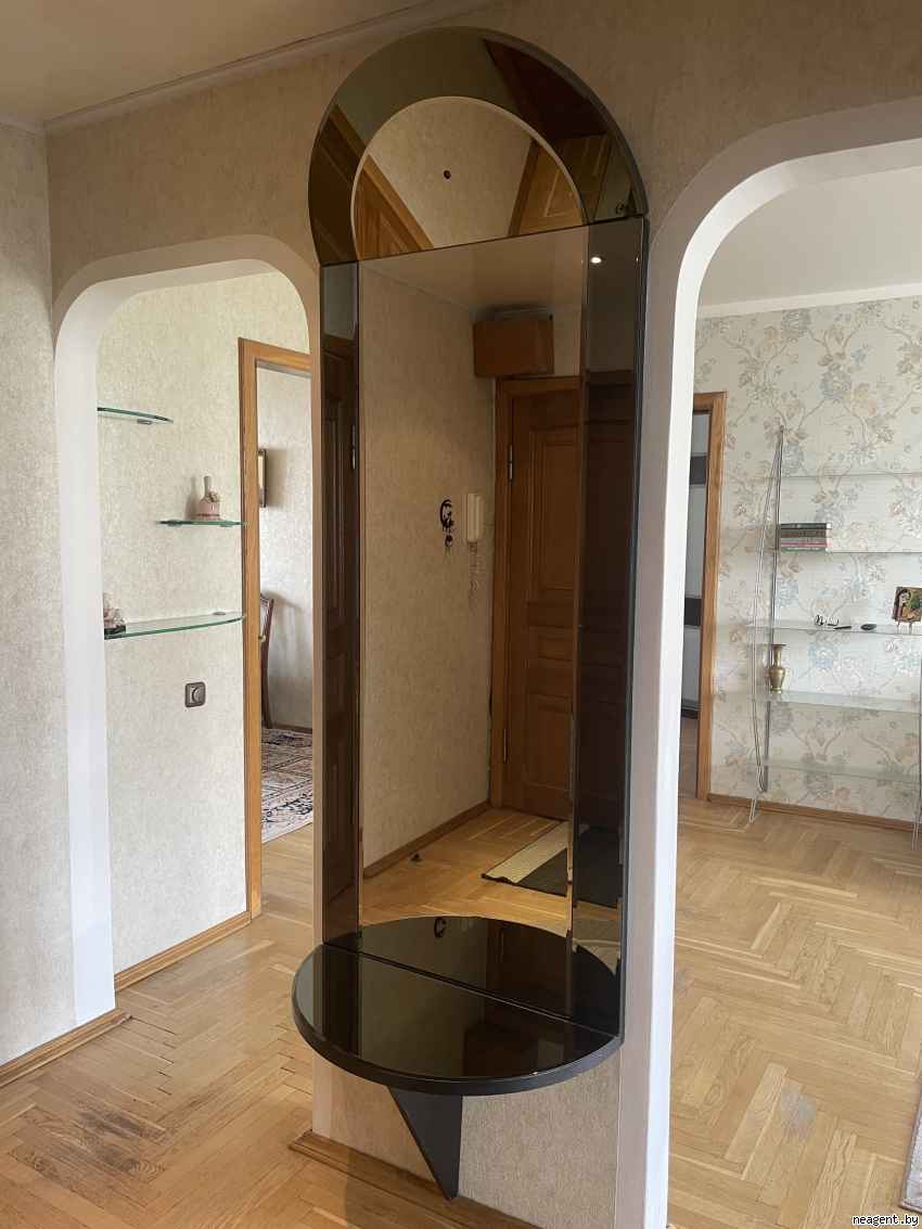 4-комнатная квартира, ул. Радужная, 4/1, 2030 рублей: фото 1