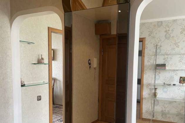 4-комнатная квартира, Радужная ул., за 2030 р.