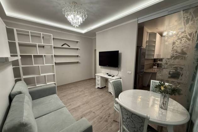 3-комнатная квартира, Академическая ул., за 2048 р.