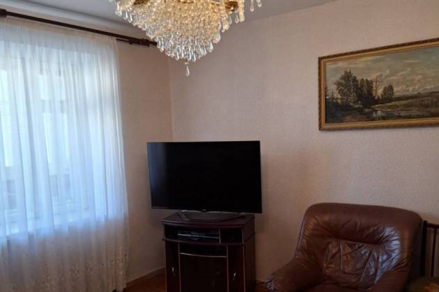 3-комнатная квартира, Некрасова, за 1400 р.