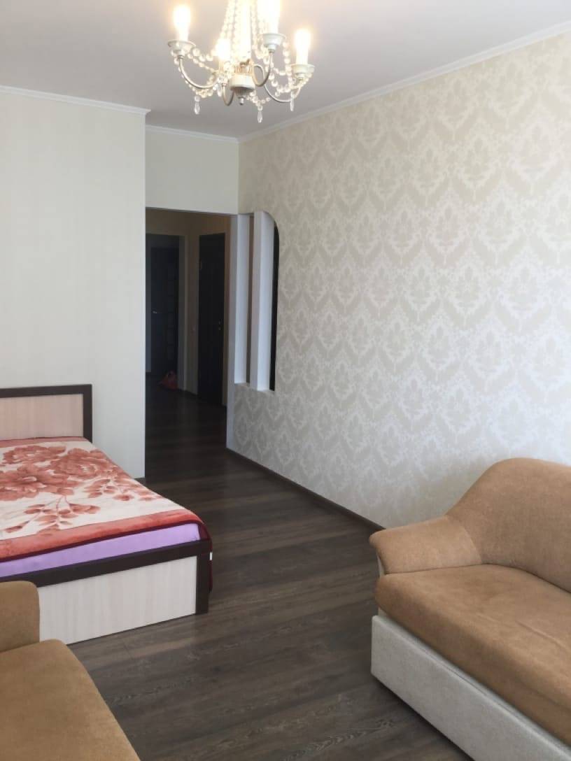 1-комнатная квартира, Дзержинского просп., 82, 1400 рублей: фото 1