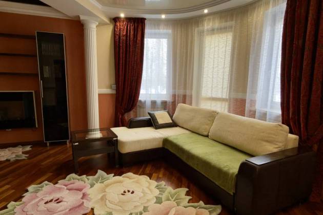 3-комнатная квартира, имени газеты «Правда» просп., за 2100 р.