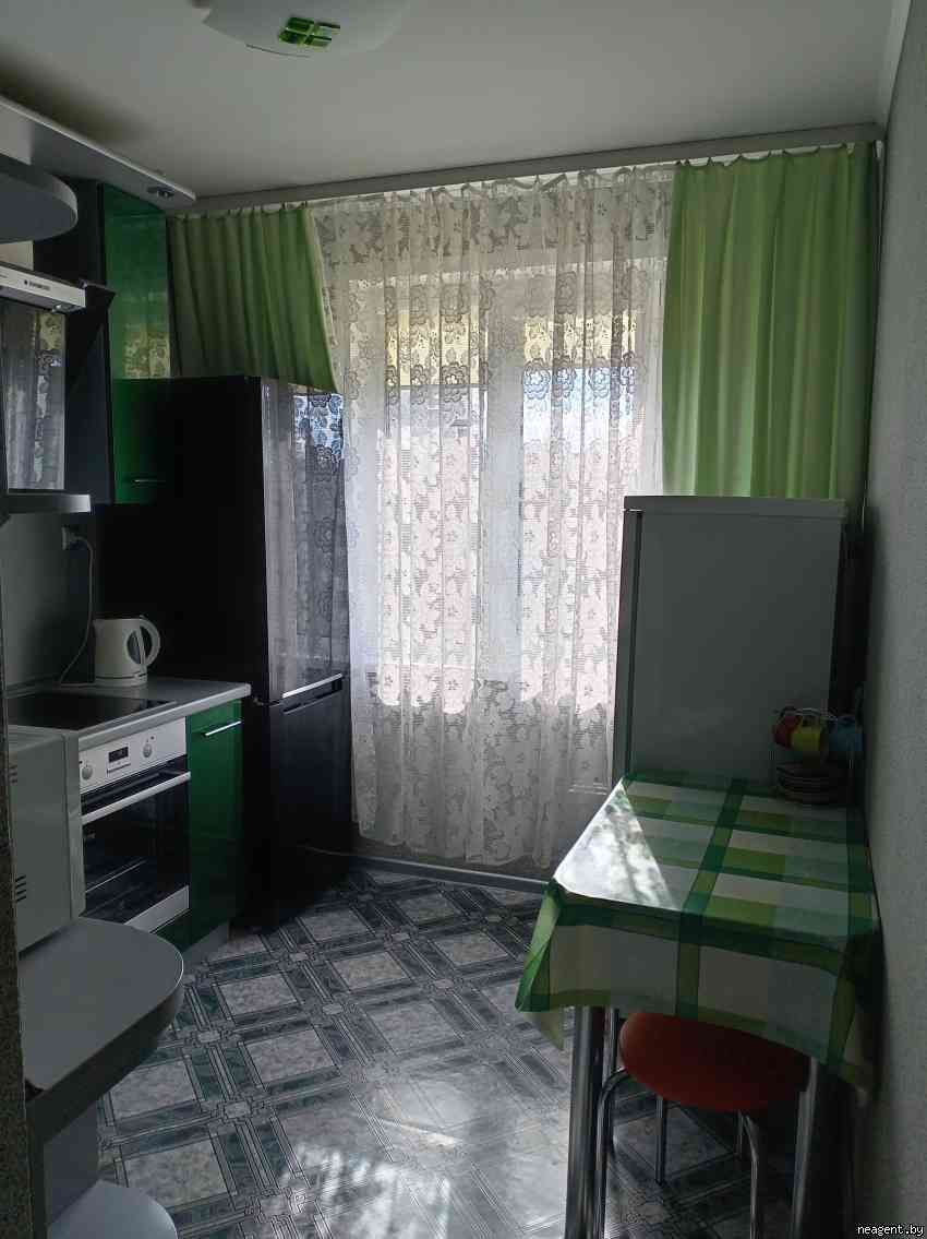 3-комнатная квартира, Руссиянова, З/1, 550 рублей: фото 1