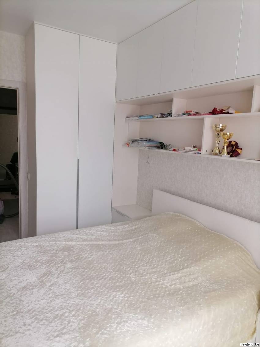 4-комнатная квартира, ул. Игоря Лученка, 5, 1150 рублей: фото 1