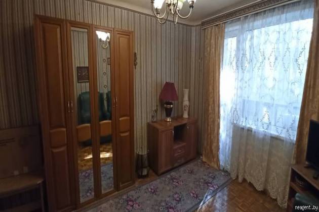 2-комнатная квартира, Янки Мавра ул., за 1300 р.