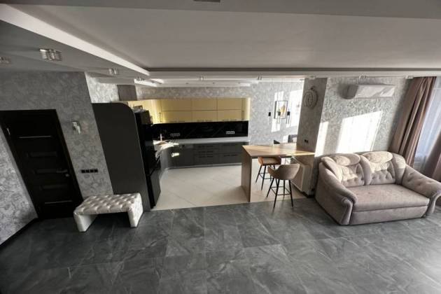 5-комнатная квартира, Лопатина ул., за 3600 р.