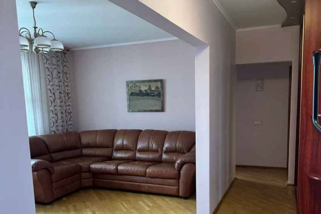 3-комнатная квартира, Якубовского ул., за 2100 р.