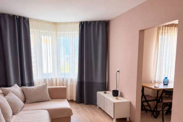 3-комнатная квартира, Киреенко ул., за 2733 р.