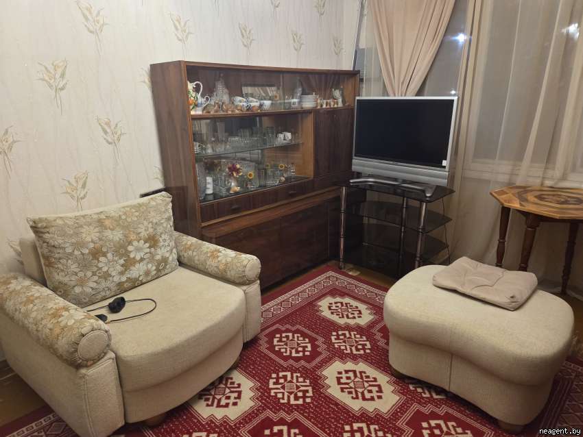 2-комнатная квартира, ул. Янки Мавра, 15, 570 рублей: фото 1
