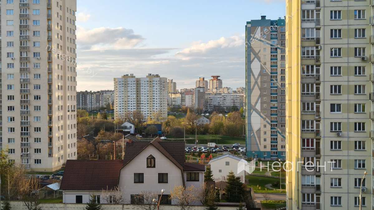 Жилой дом на Маршала Лосика 31, Минск , вид из окна
