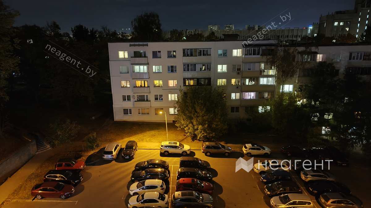 Дом на улице Платонова, 33, вид из окна 