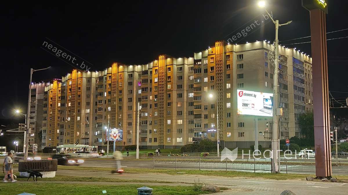 Ул. Притыцкого, 17, вечером 