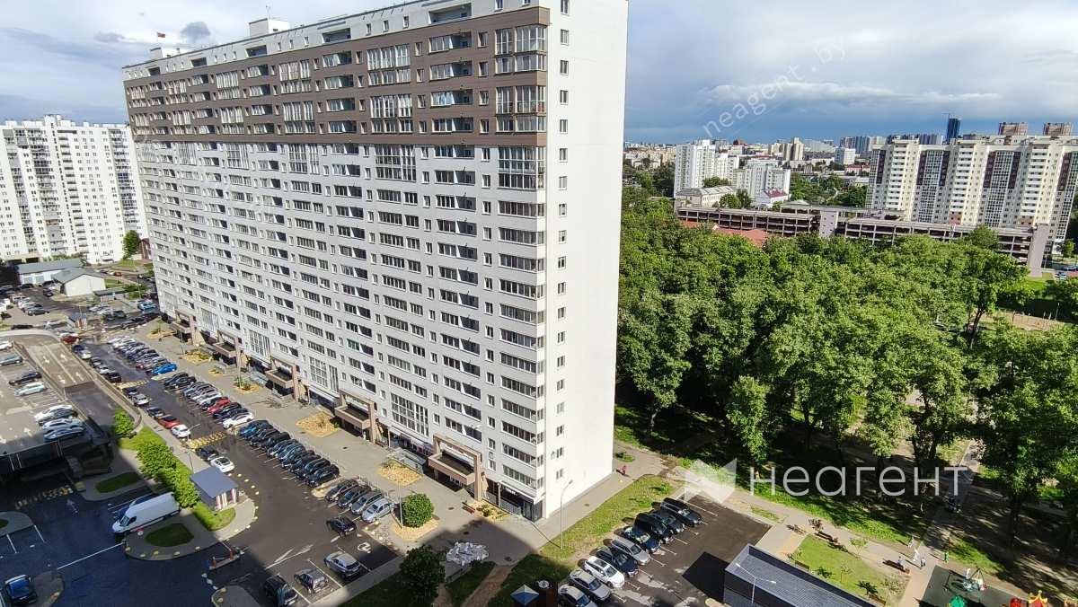 просп. Дзержинского, дом 19, вид из окна