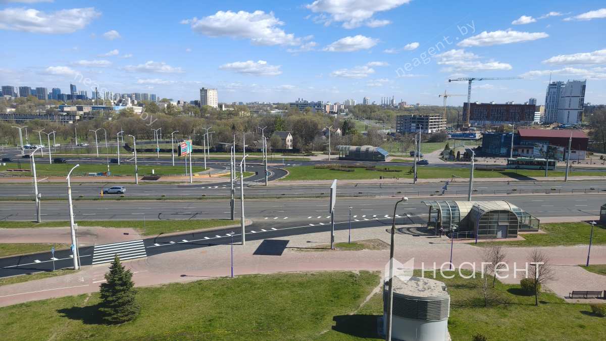 проспект Дзержинского, дом 80, вид из окна