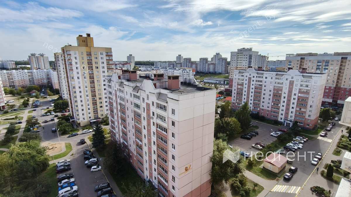 просп. Дзержинского, дом 119, вид из окна