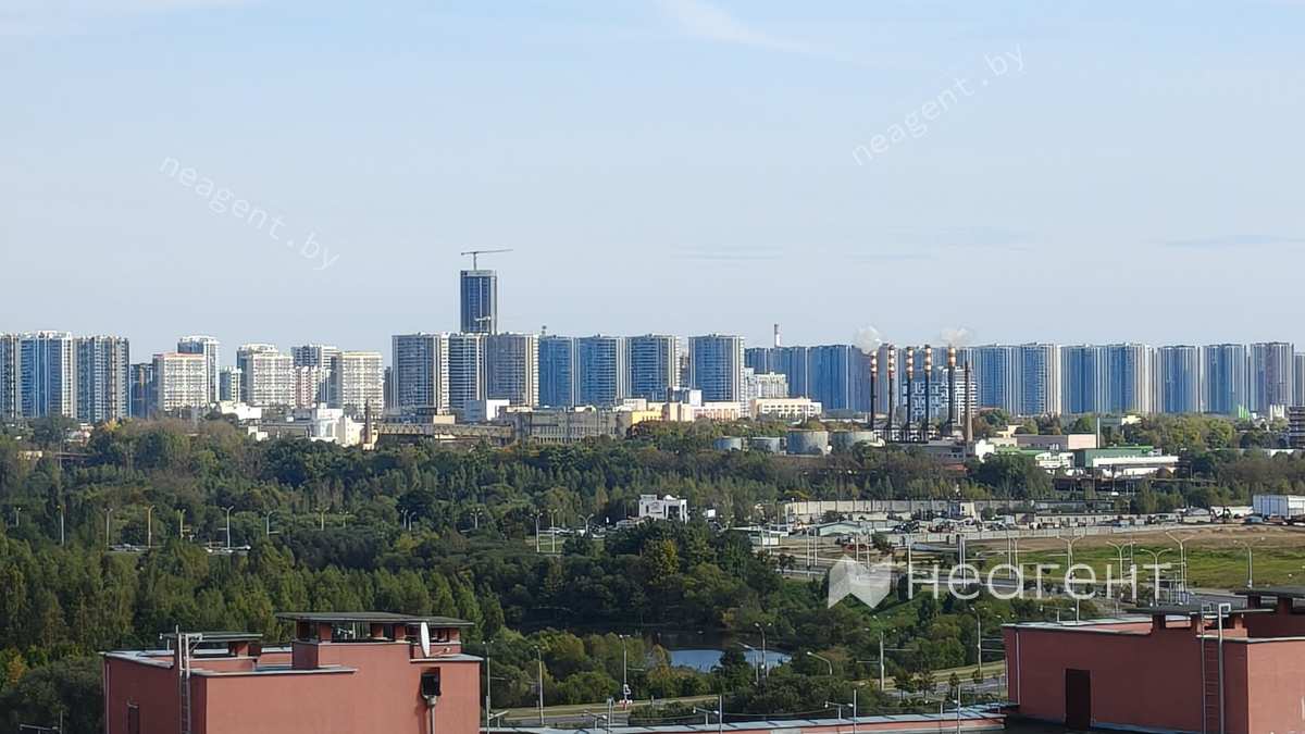 просп. Дзержинского, дом 119, вид из окна