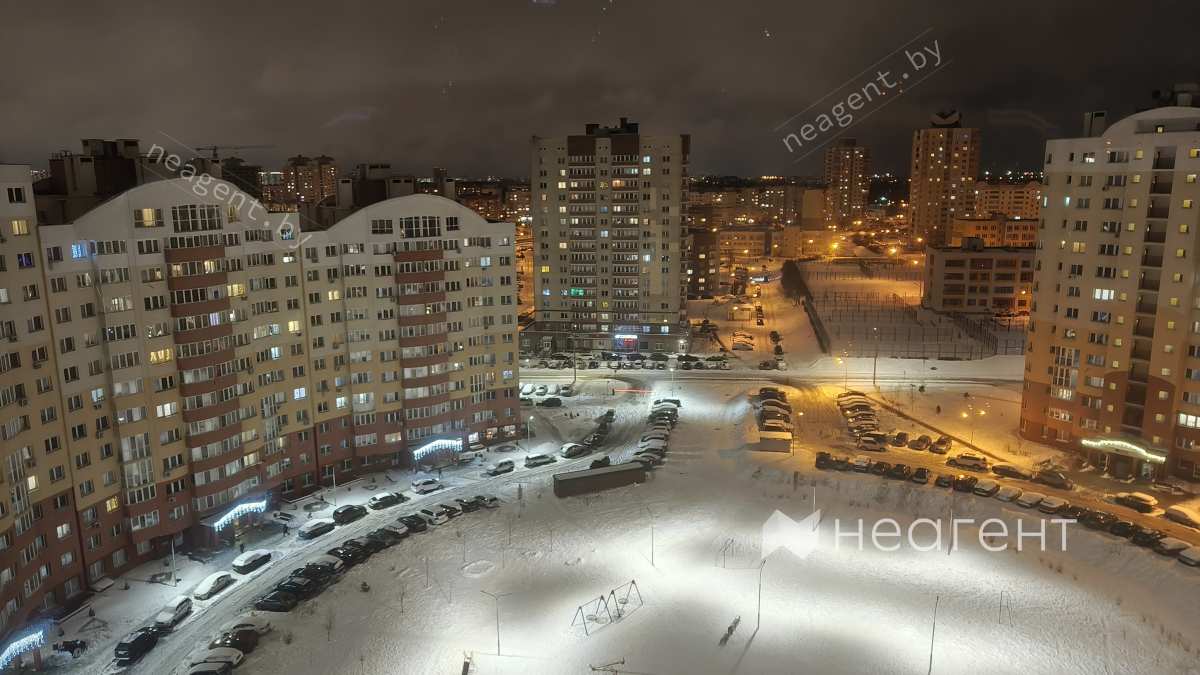 просп. Дзержинского, дом 123, вид из окна