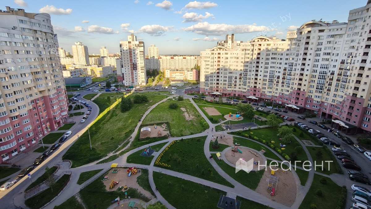 просп. Дзержинского, дом 131, вид из окна