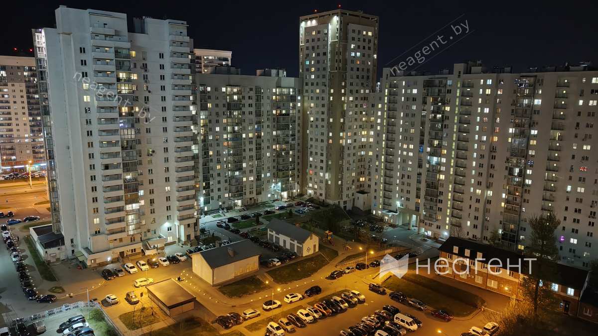 просп. Дзержинского, дом 15, вид из окна