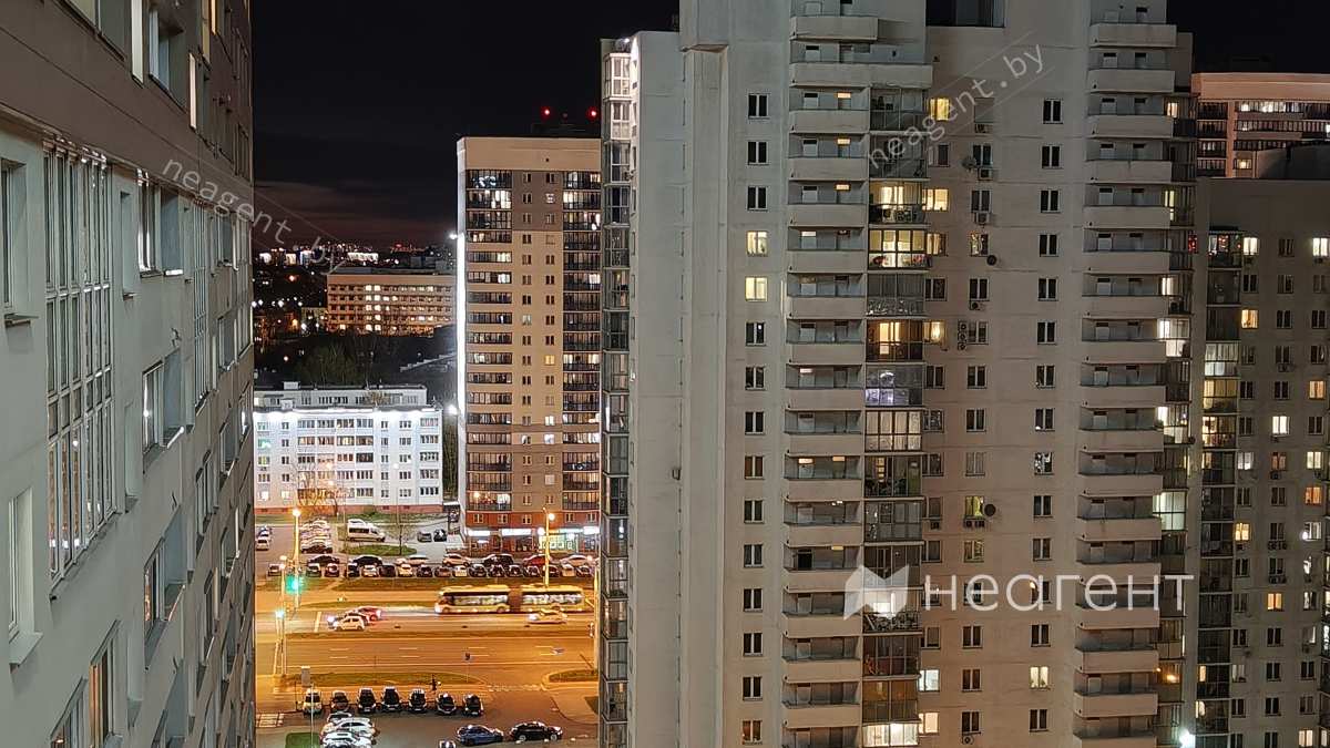 просп. Дзержинского, дом 15, вид из окна