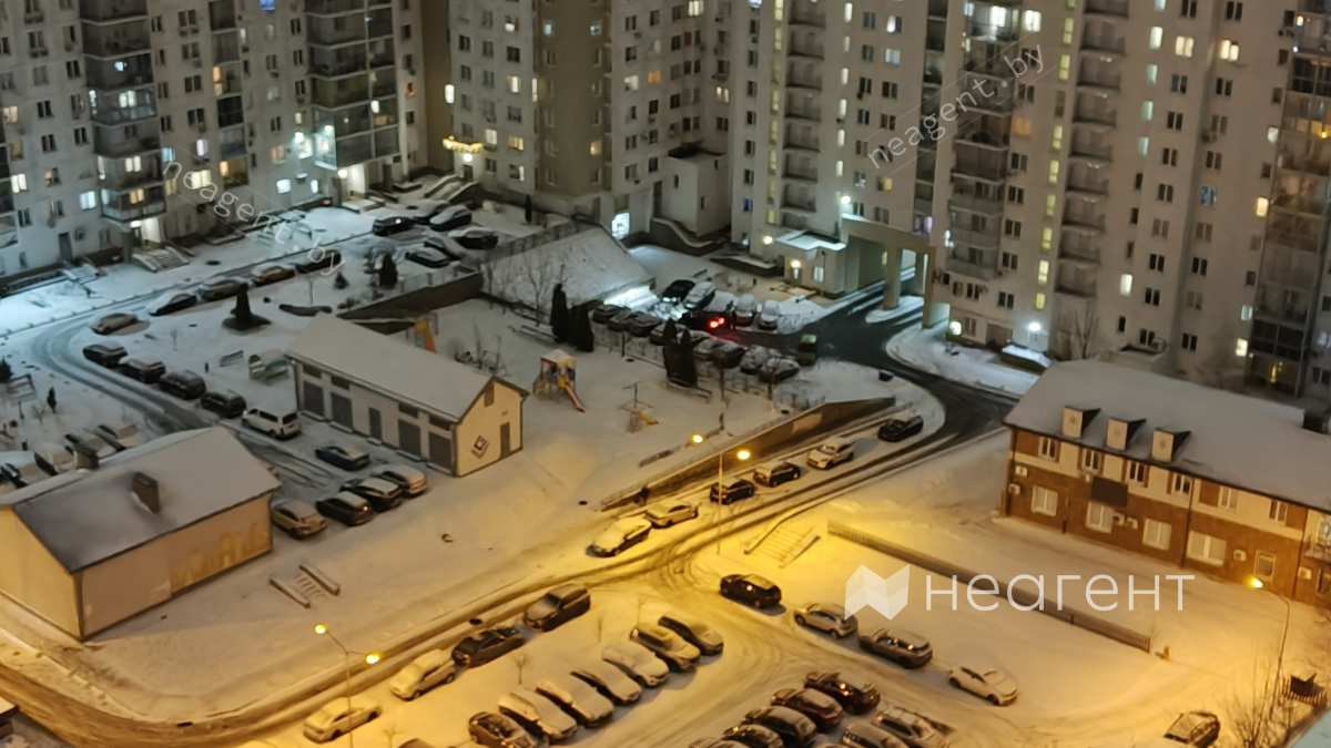 просп. Дзержинского, дом 15, вид из окна