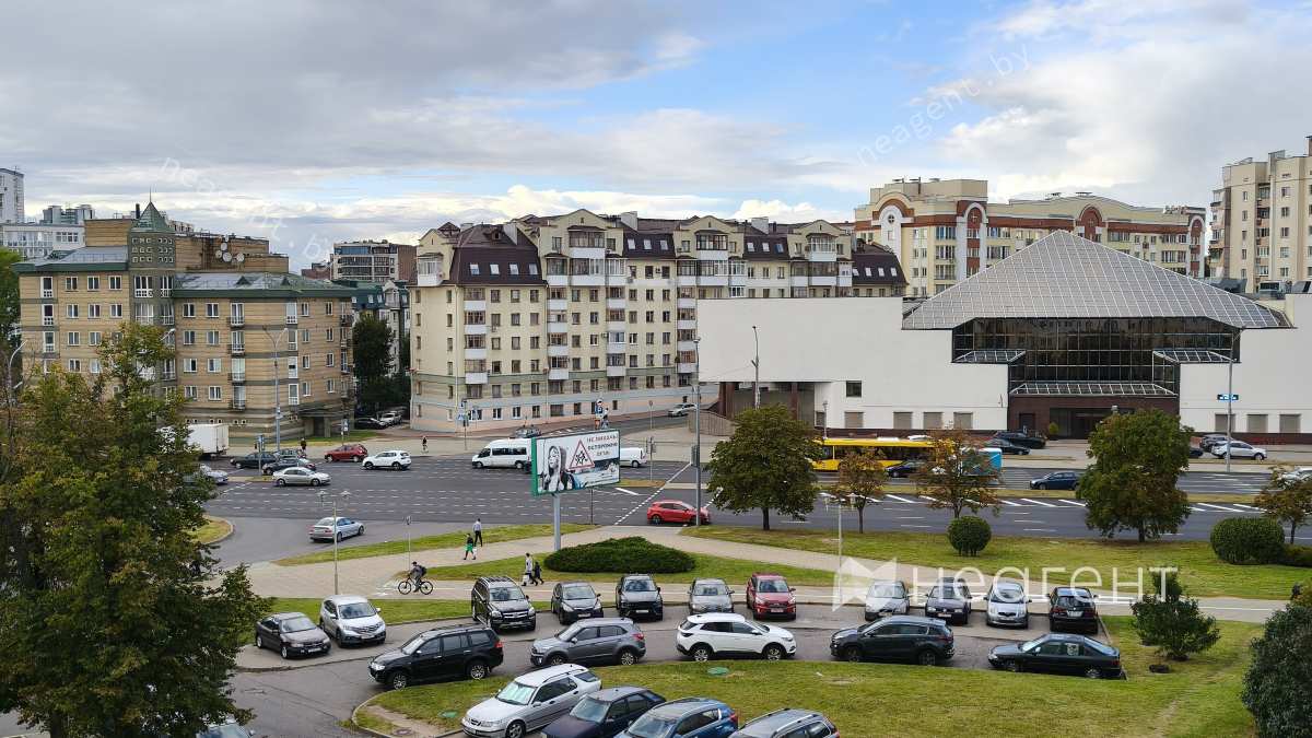 проспект Машерова, дом 43, вид из окна