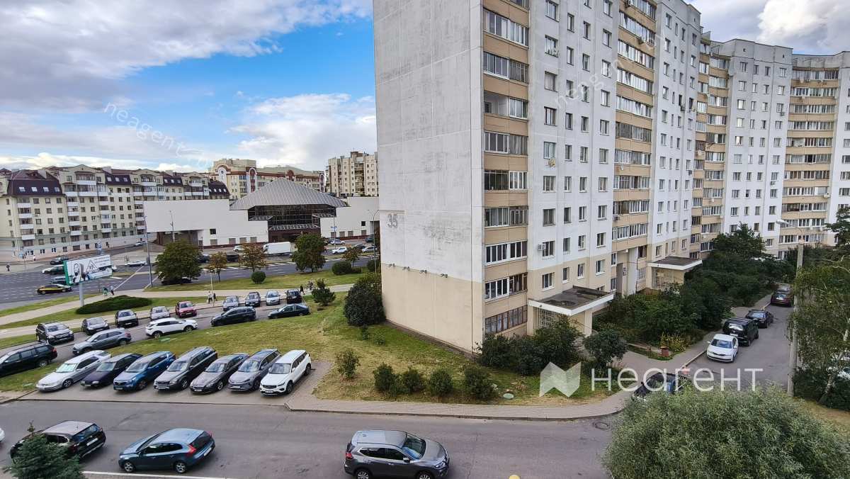 Минск, просп. Машерова, дом 43, вид из окна
