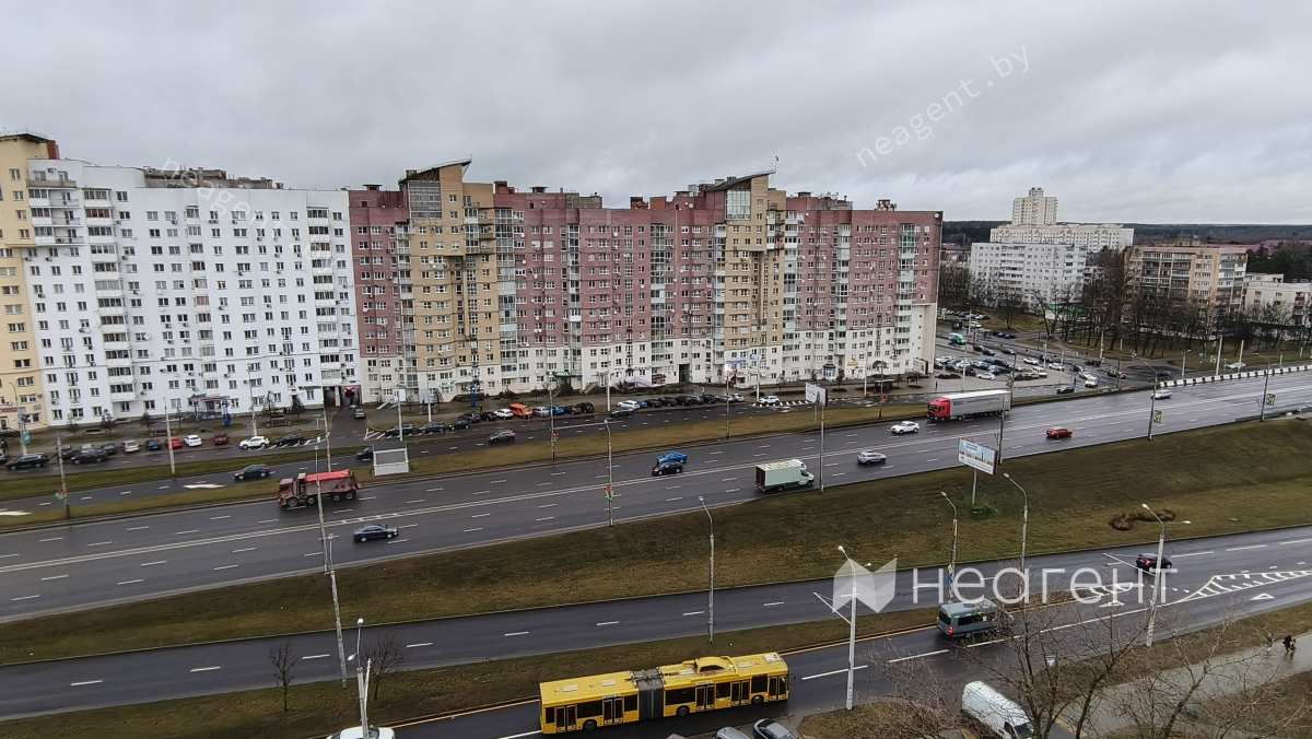 просп. Независимости, дом 168, k3, вид из окна
