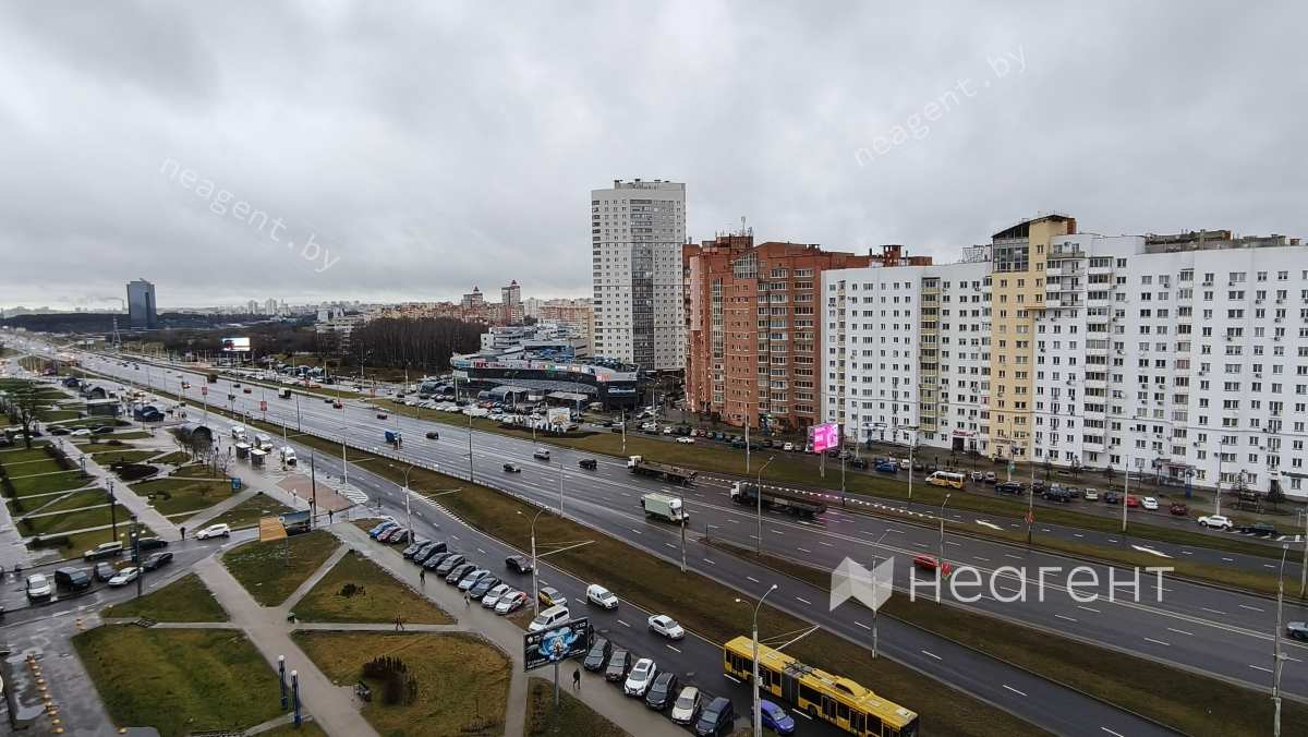 просп. Независимости, дом 168, k3, вид из окна