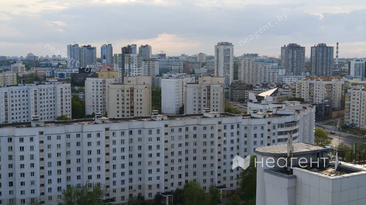 просп. Победителей, дом 27, вид из окна