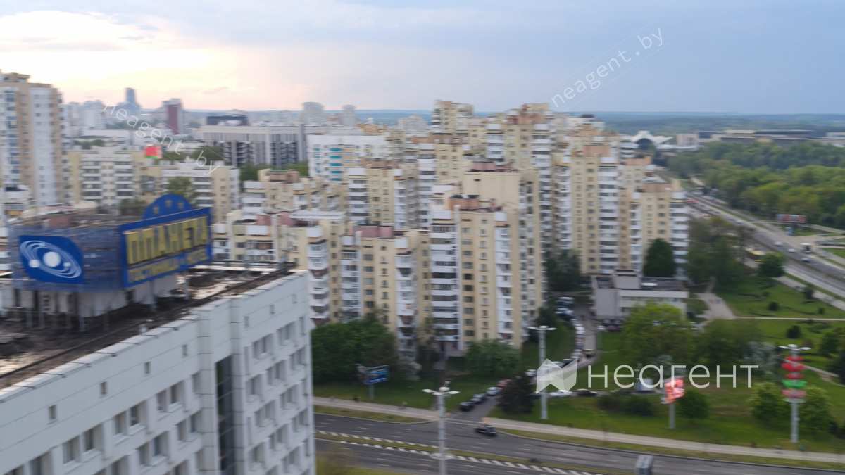 просп. Победителей, дом 27, вид из окна