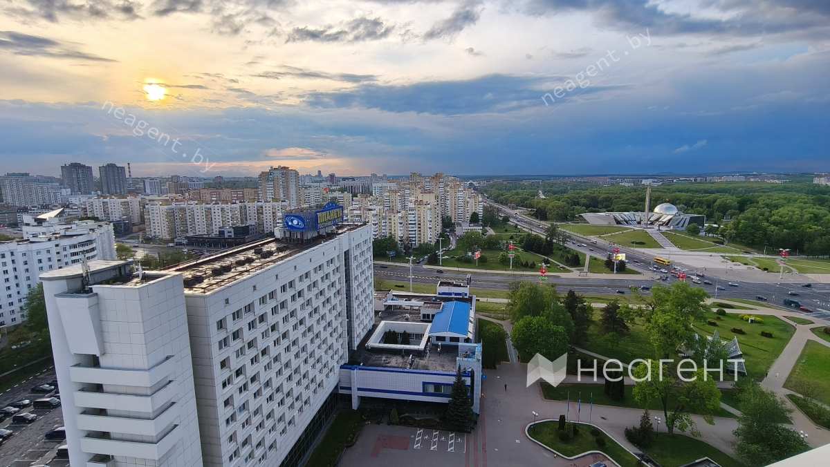 просп. Победителей, дом 27, вид из окна