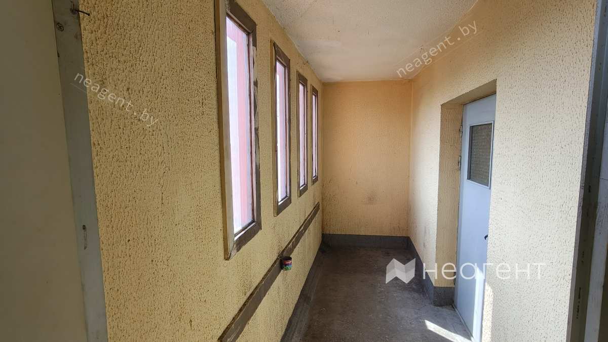 просп. Победителей, дом 97, корп. 1, лоджия в подъезде