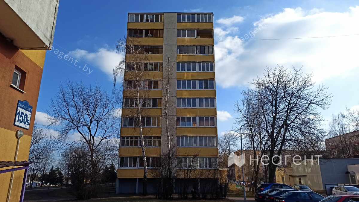 Рокоссовского, 156, дом возле Салюта