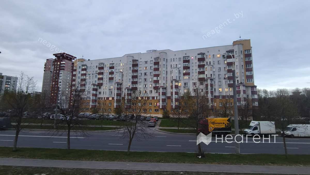 Минск, Жилой дом на Сырокомли 20, Лошица