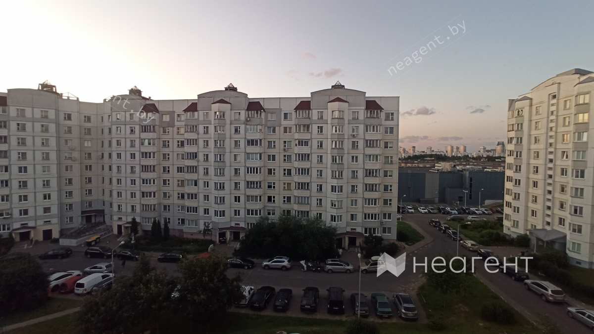 ул. Алеся Гаруна, дом 23, вид из окна 