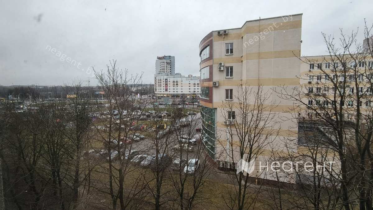 ул. Богдановича, д. 102, вид из окна