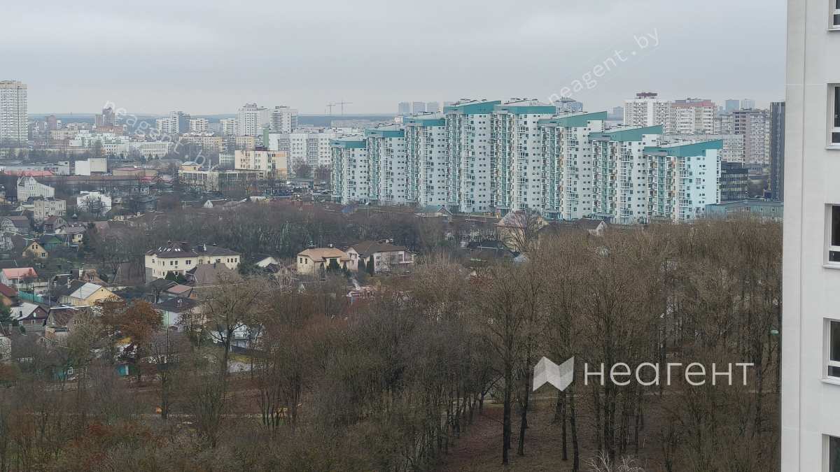 ул. Богдановича, дом 144, вид из окна