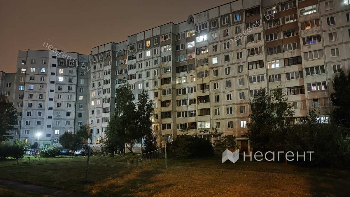 ул. Горецкого, дом 69, вечерние окна